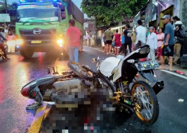 Foto : Dua Unit Sepeda Motor Alami Kecelakaan di Jalan Raya Kalong, Desa Kalong 2, Kecamatan Leuwisadeng, Kabupaten Bogor pada, Senin (23/05/2022), Zhofex/Publikbicara.com