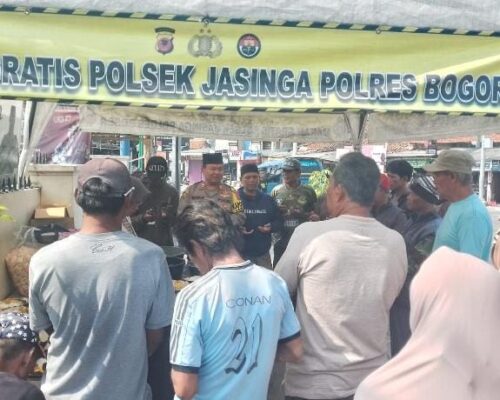 Kapolsek Jasinga Gelar Jumat Berkah: 200 Paket Makanan Habis dalam Hitungan Menit